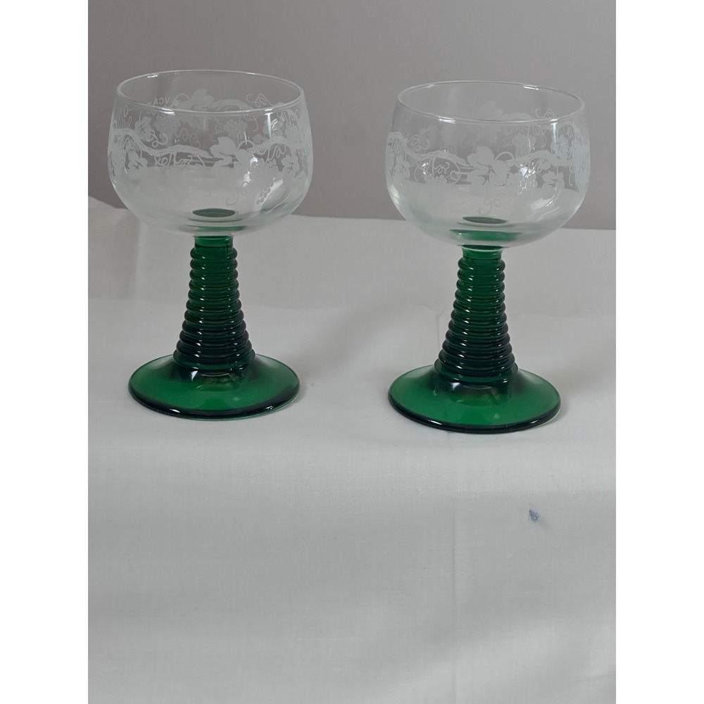 Luminarc France Green Etched Grapevine Wine Glasses beehive Stem ribbed Set of 2